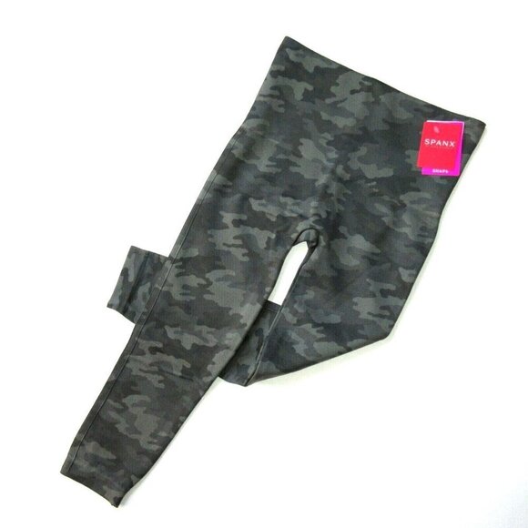 SPANX Pants - NWT SPANX Look at Me Now Seamless Cropped Leggings in Sage Camo Sz M 6-8
